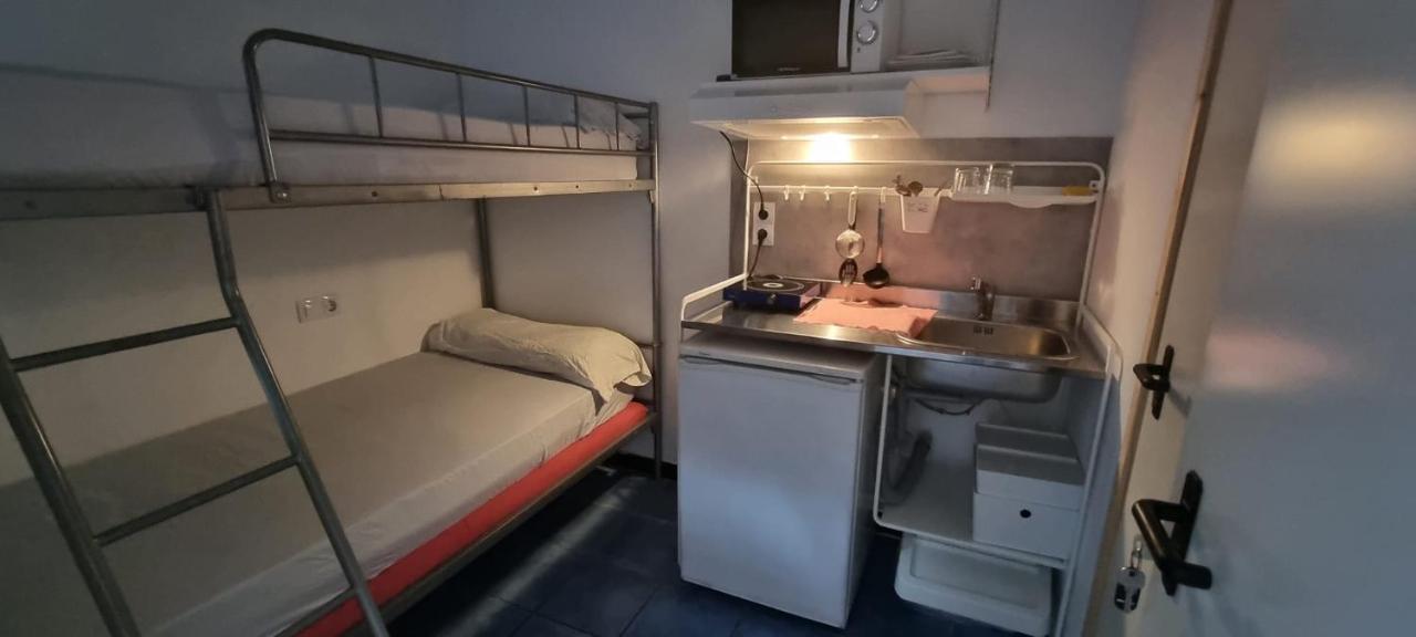 Albergue Cristina Habitaciones Con Bano Privado Y Mini Cocina Corralejo Exterior foto